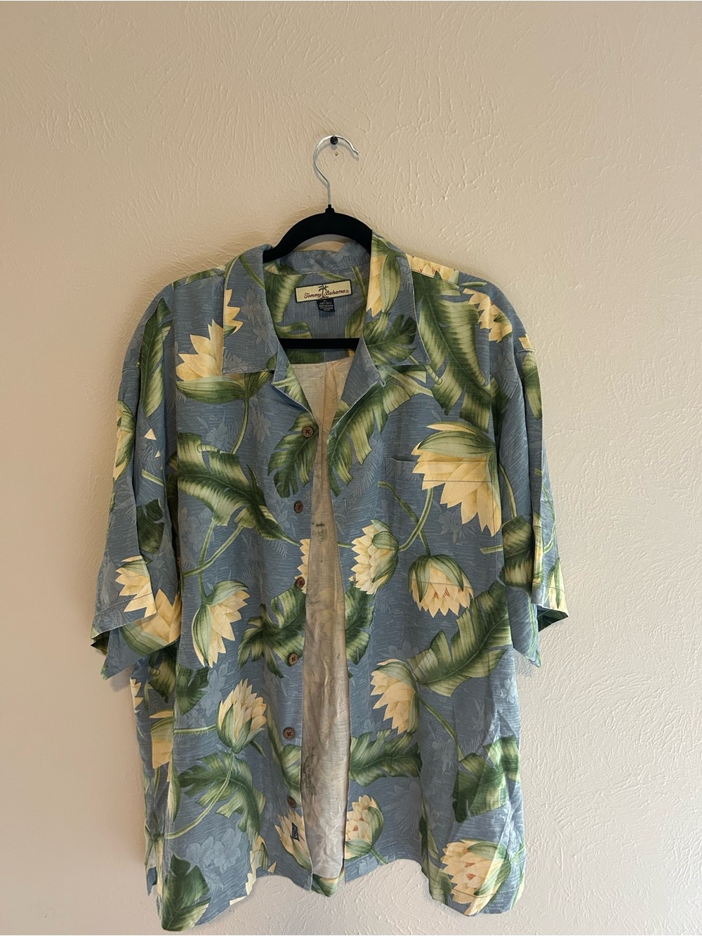Tommy Bahama 100% silk men’s shirt